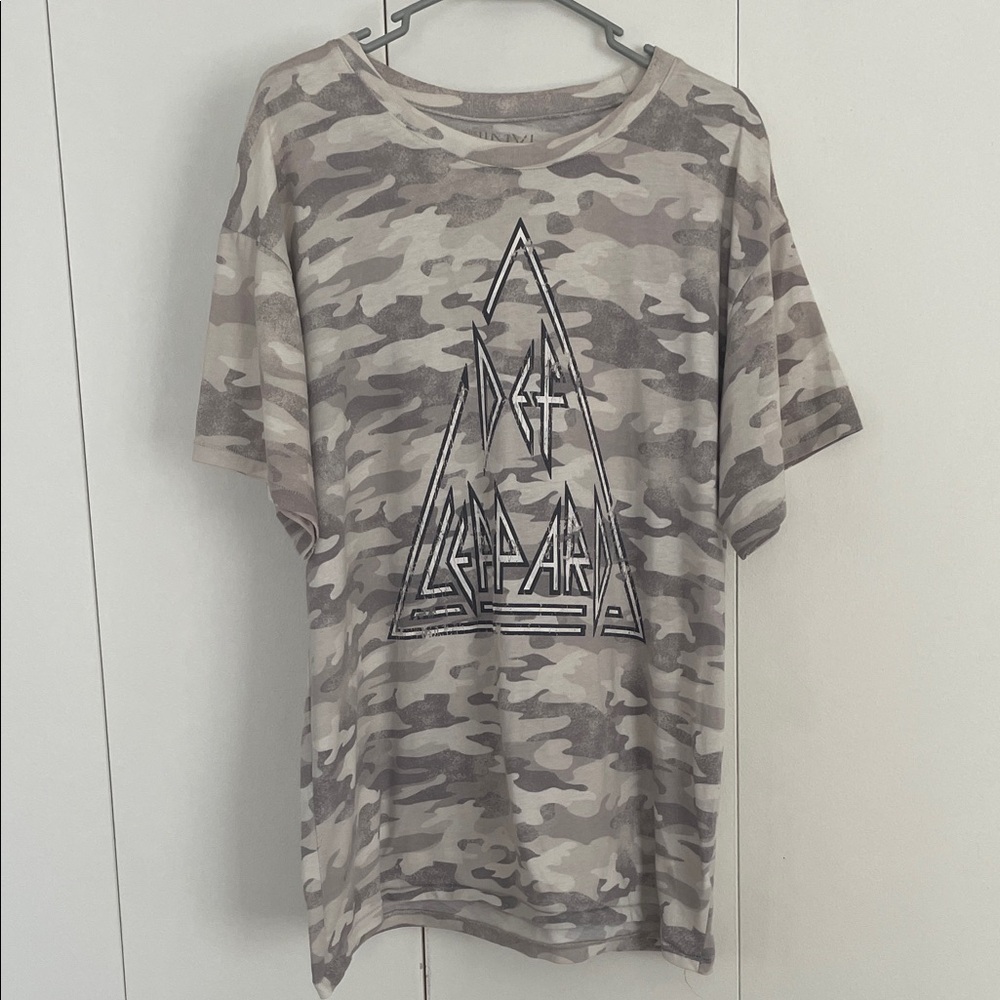 Women’s XL Def Leppard Camouflage T-Shirt – Buckle